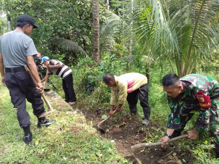 Jumat Bersih Warnai Karya Bakti di Desa Dadapan