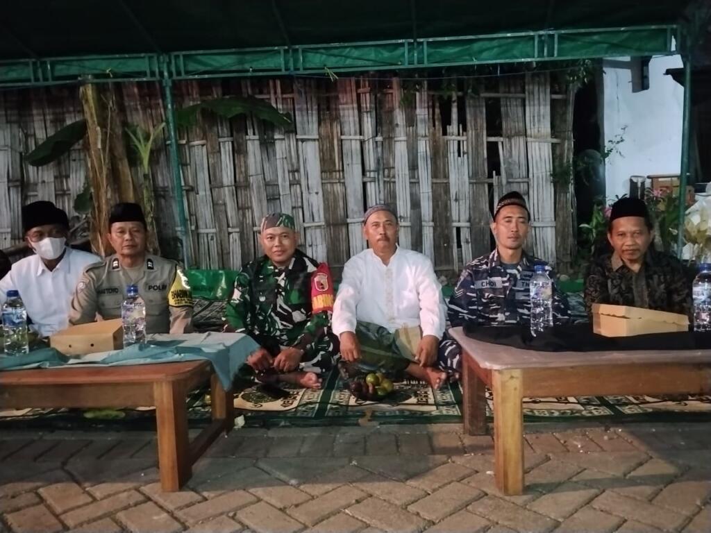 Peringati Tahun Baru Islam 1448 H, Babinsa Koramil Rogojampi Monitoring Pengamanan Kegiatan Keagamaan