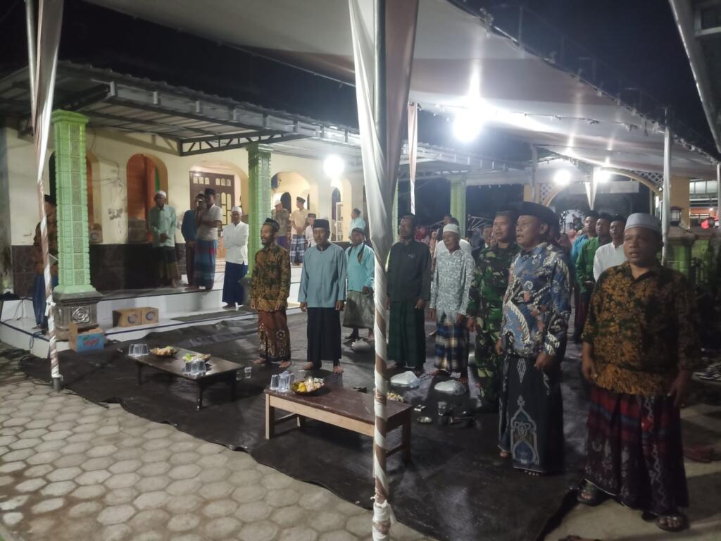 Babinsa Koramil 0825/09 Tegaldlimo Hadiri Pengajian Umum Bulan Muharram 1448 H di Desa Wringinpitu
