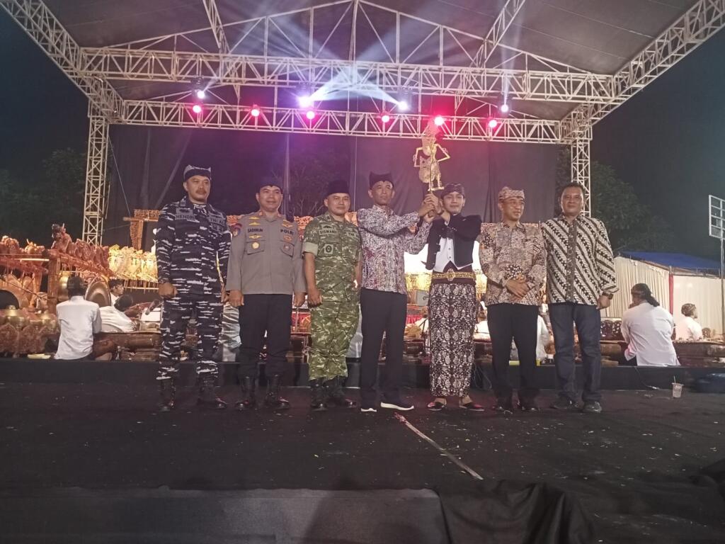 Lestarikan Tradisi, Danramil Tegaldlimo Hadiri Resepsi Delima Culture Roots dan Pagelaran Wayang Kulit