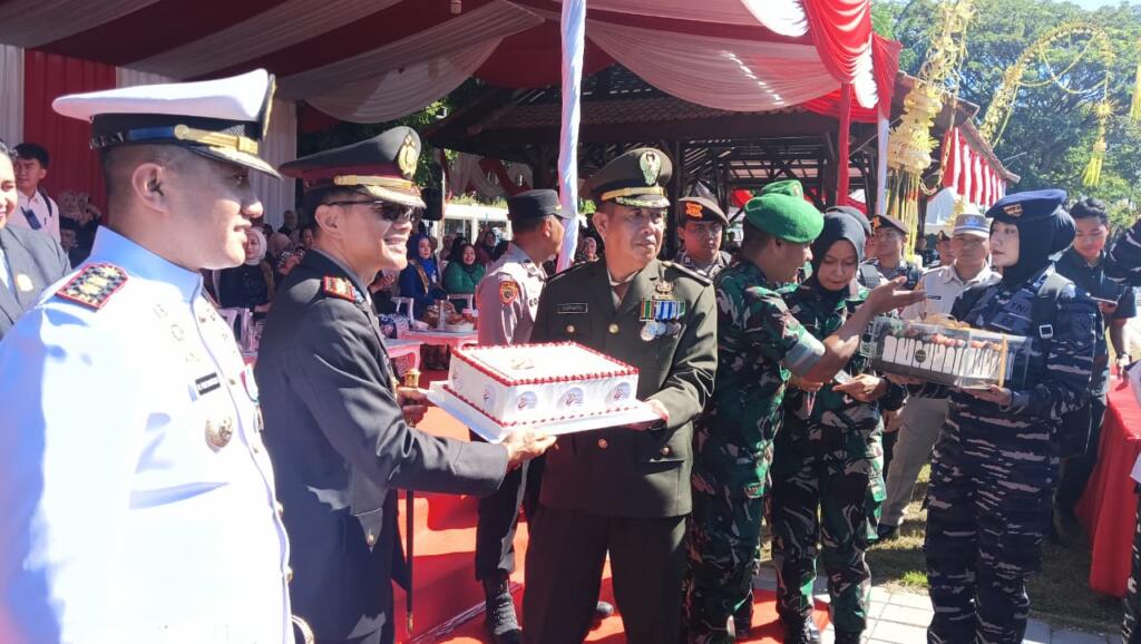 Kejutan Manis Warnai HUT Bhayangkara ke-80 di Banyuwangi, Kasdim 0825 Hadir Perkuat Sinergi TNI-Polri