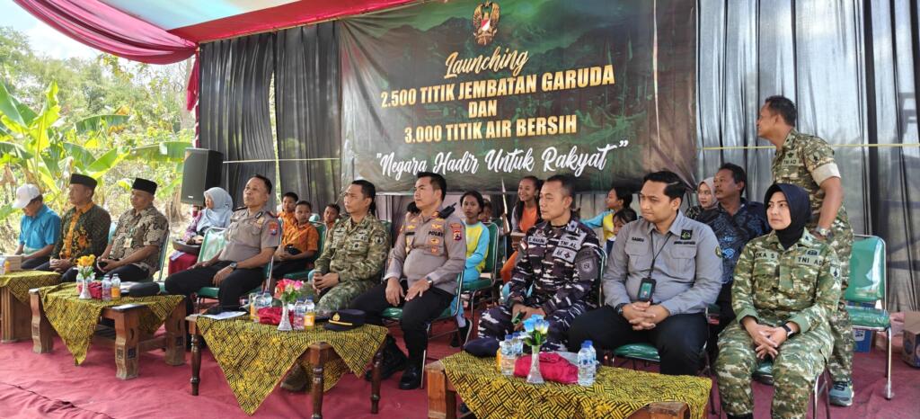 Dandim 0825/Banyuwangi Hadiri Video Conference Peresmian Jembatan Perintis Garuda oleh Presiden dan Kasad