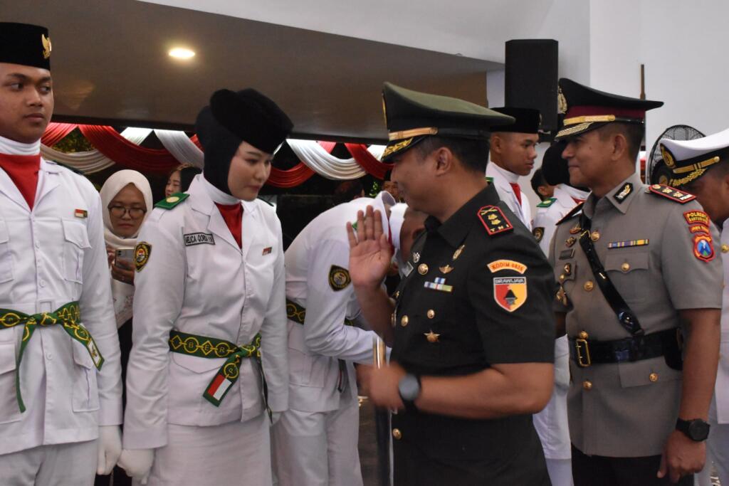Dandim 0825/Banyuwangi Hadiri Pengukuhan Paskibraka, Ada Pesan Penting Jelang HUT ke-81 RI