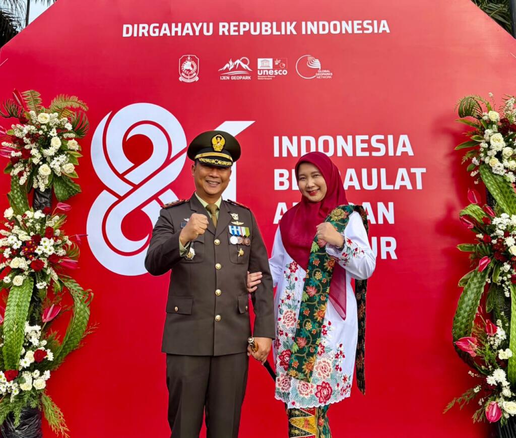 Dandim 0825/Banyuwangi Didampingi Ibu Hadiri Upacara HUT ke-81 RI di Taman Blambangan, Nuansa Kemerdekaan Makin Khidmat