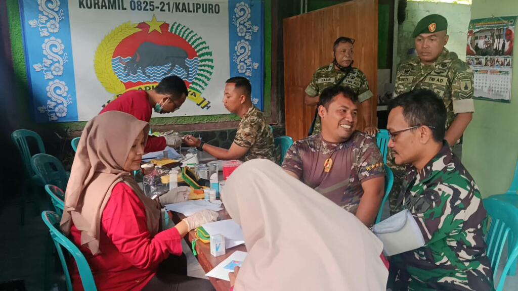 Siaga Fisik Prima, Anggota Koramil 0825/21 Kalipuro Jalani Cek Kesehatan Bareng Puskesmas Klatak