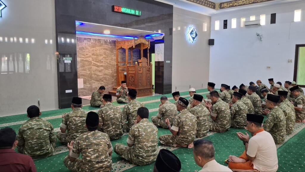 Jelang HUT TNI ke-81, Kodim 0825/Banyuwangi Panjatkan Doa Bersama di Masjid Ahmad Yani