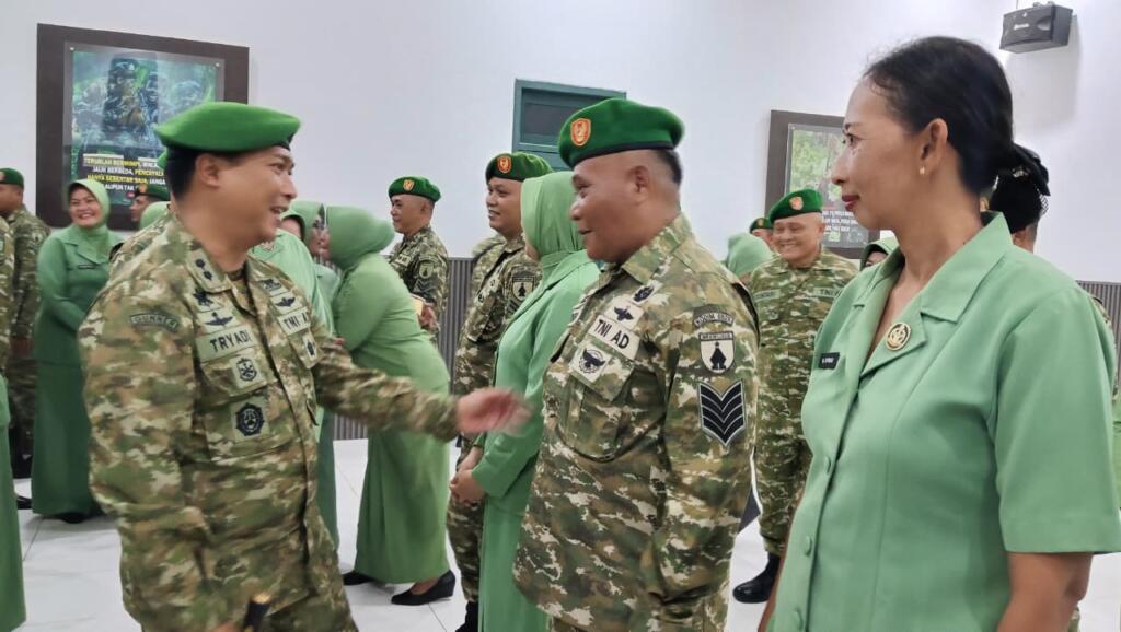 Dandim 0825/Banyuwangi Pimpin Upacara Kenaikan Pangkat 01-10-2026 Jadi Momentum Tingkatkan Pengabdian